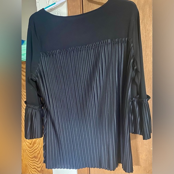 Women Valerie Stevens Black Dress Top w/Pleats & Bell Sleeves Size XL - Picture 3 of 3
